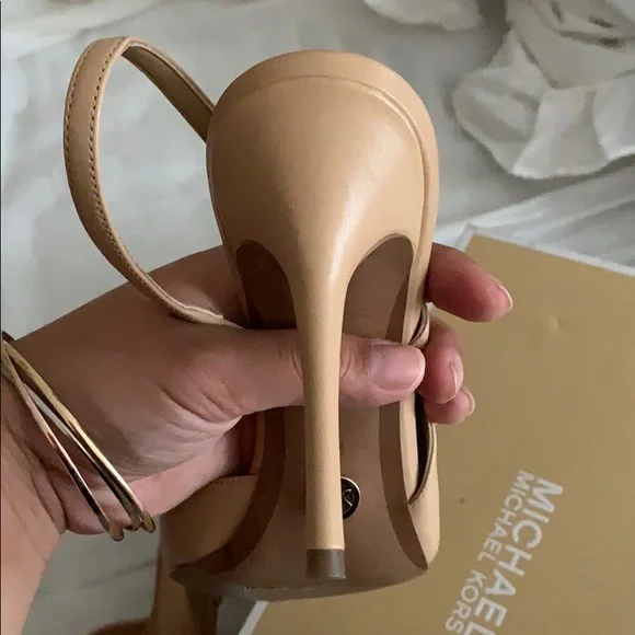 Michael Kors Nude Pointed Heels NWOT - Picture 6 of 7